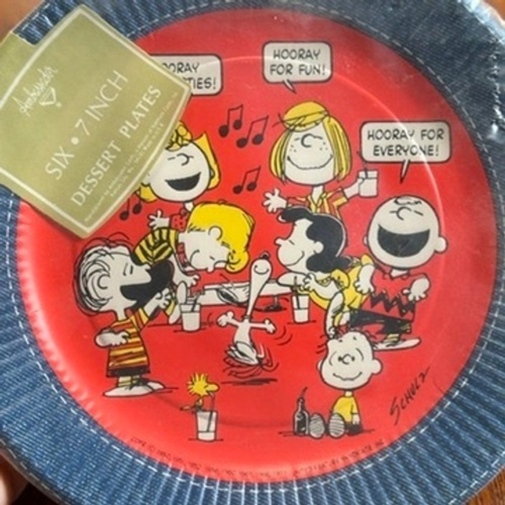 Peanuts Snoopy Charlie Brown 7" Dessert Plates Napkins New Old Stock Schulz